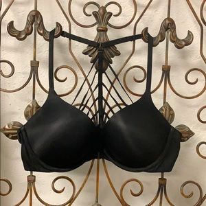 Victoria’s Secret bombshell 36B
